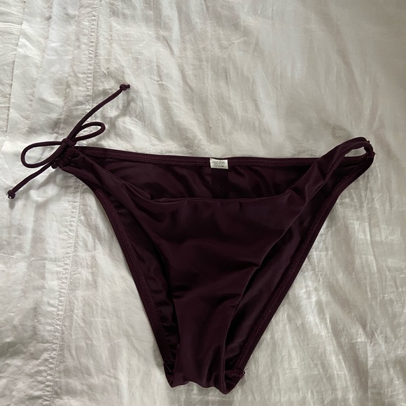 Bathing suit bottom. Size Medium/Large. - Picture 4 of 4